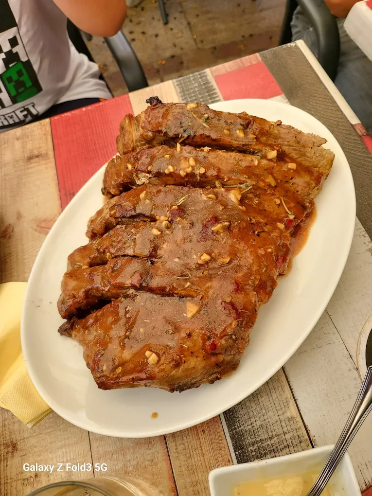 Costilla servida en La Rambla